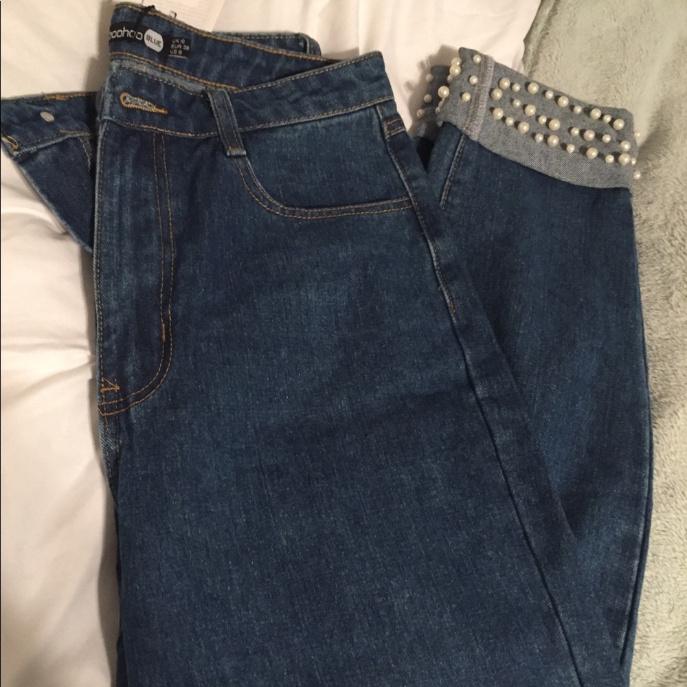Boohoo boyfriend jeans. never been worn. size 6.